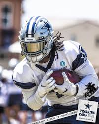 Sewo Olonilua practices with the Dallas Cowboys at training camp